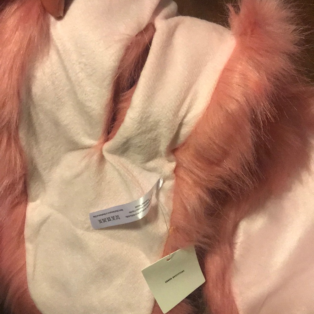 🆕NWT Urban Outfitters Faux Fur Ascot / Scarf - Picture 15 of 16